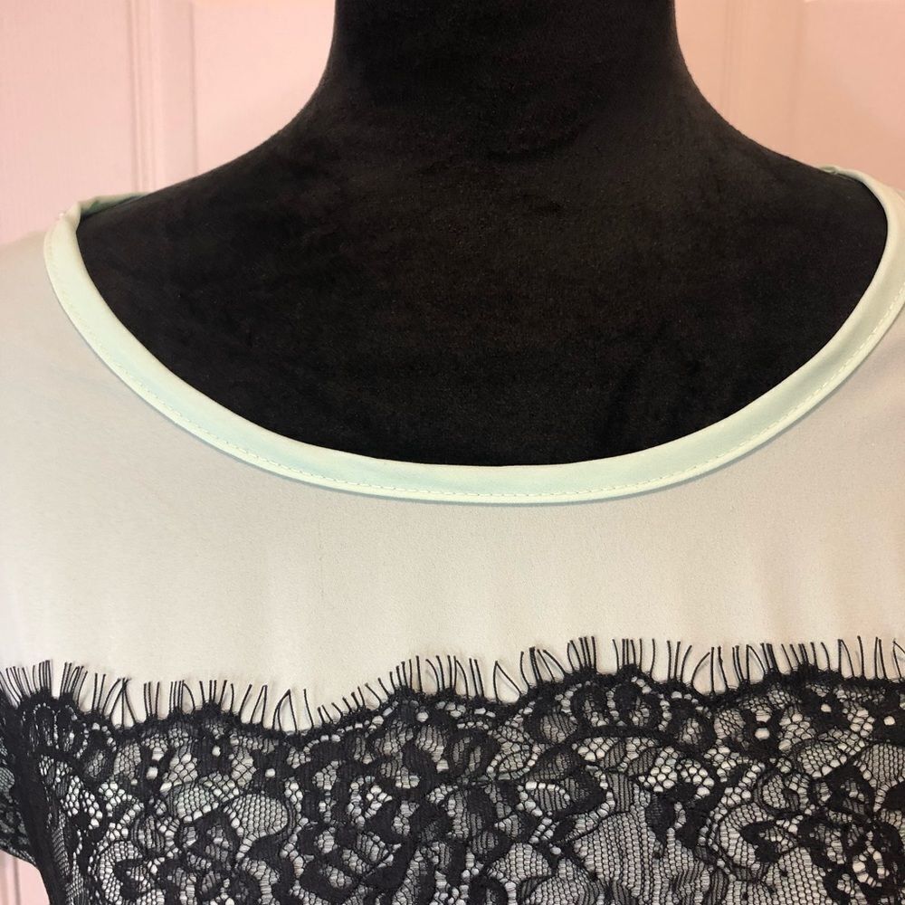 Mona B mint green with black lace blouse - Picture 5 of 14
